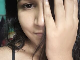 naked camgirl masturbating with vibrator RinnyDubey