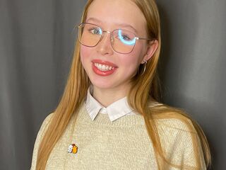 camgirl masturbating with sextoy RomanaGuethle