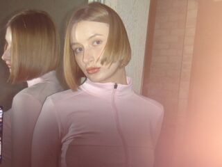 camgirl fingering bald pussy RosinaHeverley