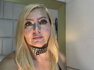 topless camgirl RoxaneGrace