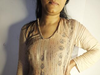 camslut fingering shaved pussy RubbynaKhan