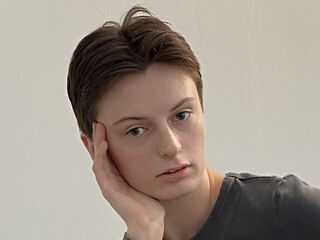 naughty camgirl masturbating with dildo RufinaTavolario