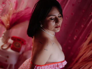 cam girl masturbating with vibrator SaraGuzmann