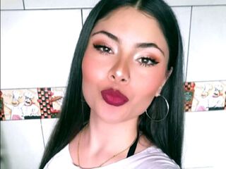 naked camgirl ScarlettReven