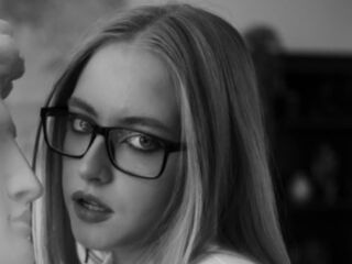 naked webcam girl picture SheliaEdwards