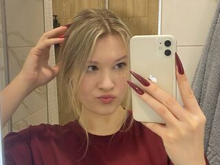 free webcam chat SkyeDavi