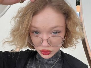 hot cam girl masturbating with sextoy SynneBissey