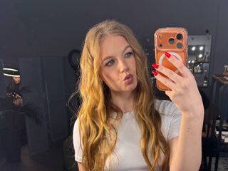 cam girl showing tits TainaSaffo