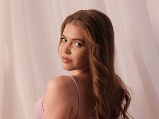 masturbating girl TowandaFerard