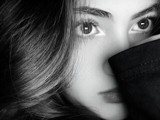 cam girl masturbating with vibrator VickyToure