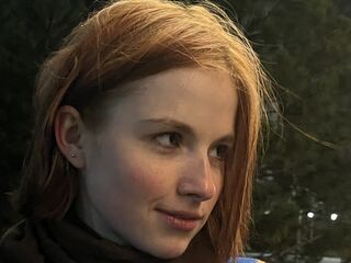 cam girl playing with sextoy YumiMee